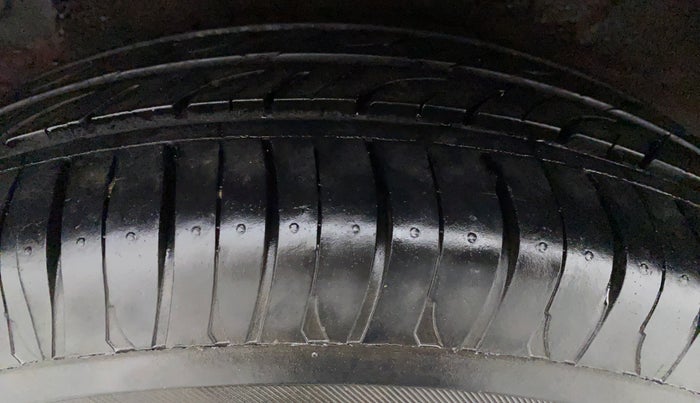 2010 Hyundai i20 MAGNA O 1.2, Petrol, Manual, 38,503 km, Right Front Tyre Tread