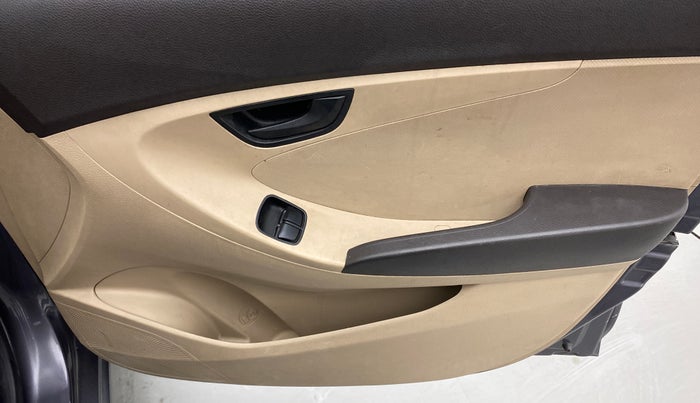 2015 Hyundai Eon MAGNA +, Petrol, Manual, 63,111 km, Driver Side Door Panels Control