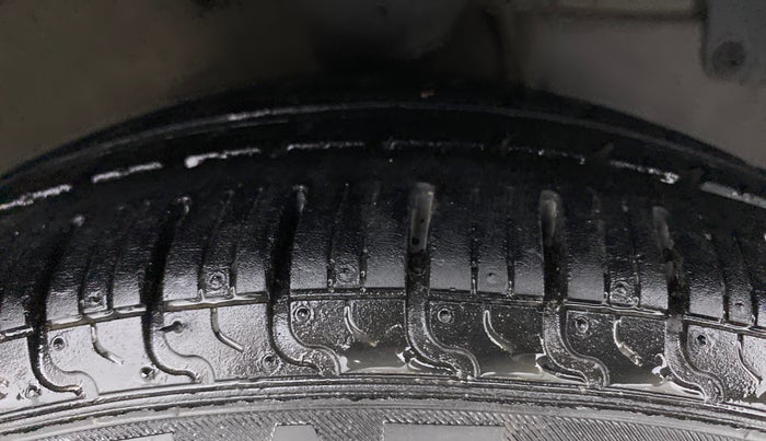 2015 Hyundai Eon MAGNA +, Petrol, Manual, 63,111 km, Right Front Tyre Tread