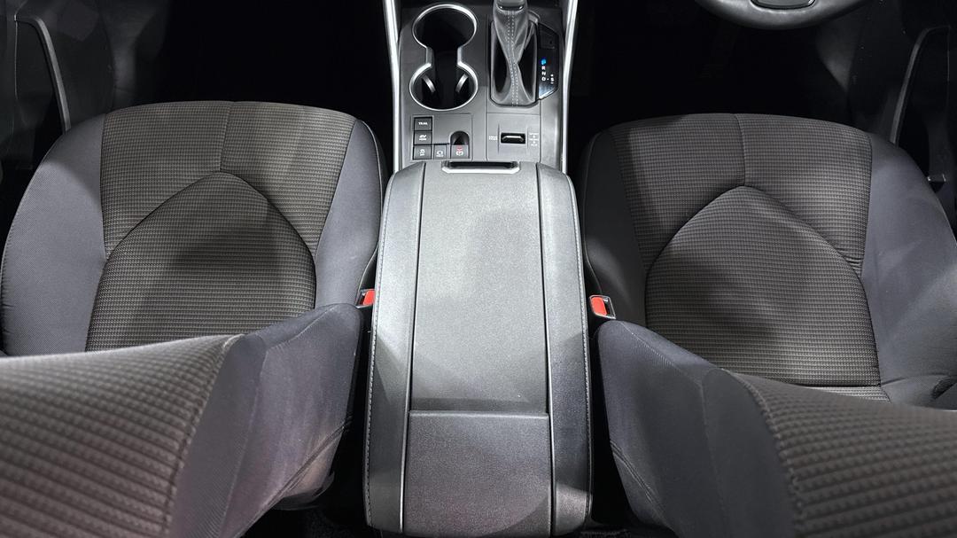 2024 Toyota Kluger Gx Hybrid AWD, Automatic, 34948 km, Center Console