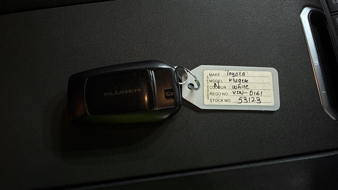2024 Toyota Kluger Gx Hybrid AWD, Automatic, 34948 km, Key Close-up
