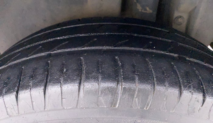 2013 Maruti Swift ZDI, Diesel, Manual, 1,00,063 km, Left Rear Tyre Tread
