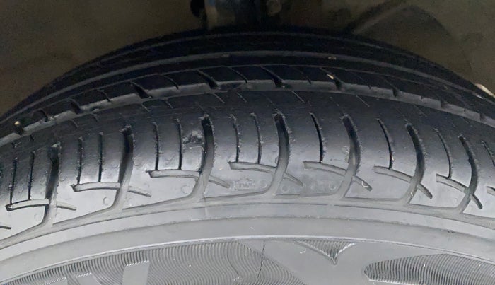 2016 Maruti Baleno DELTA PETROL 1.2, Petrol, Manual, 40,557 km, Right Front Tyre Tread