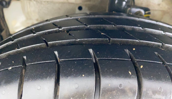2019 Maruti Celerio VXI d, CNG, Manual, 79,879 km, Left Front Tyre Tread