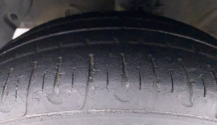 2019 Hyundai Grand i10 MAGNA 1.2 VTVT, Petrol, Manual, 32,725 km, Left Front Tyre Tread