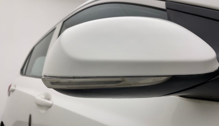 2017 Hyundai Grand i10 SPORTZ (O) AT 1.2 KAPPA VTVT, CNG, Automatic, 41,429 km, Right rear-view mirror - Indicator light has minor damage