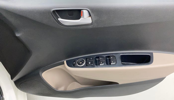 2017 Hyundai Grand i10 SPORTZ (O) AT 1.2 KAPPA VTVT, CNG, Automatic, 41,429 km, Driver Side Door Panels Control