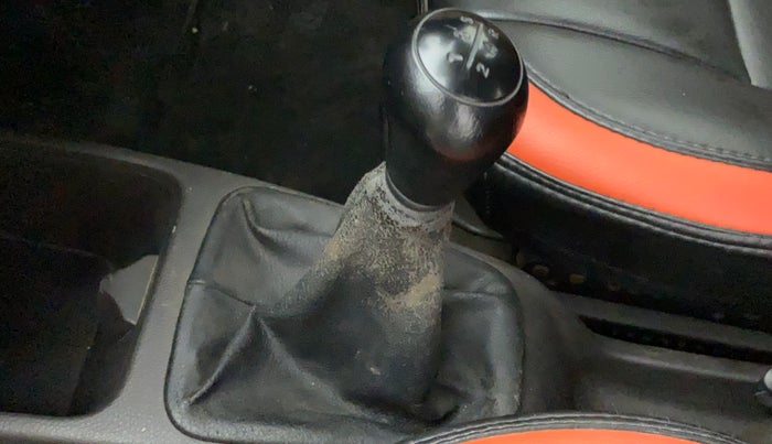 2014 Hyundai Eon SPORTZ, Petrol, Manual, 87,838 km, Gear lever - Boot cover slightly torn