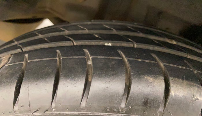 2014 Hyundai Eon SPORTZ, Petrol, Manual, 87,838 km, Left Rear Tyre Tread