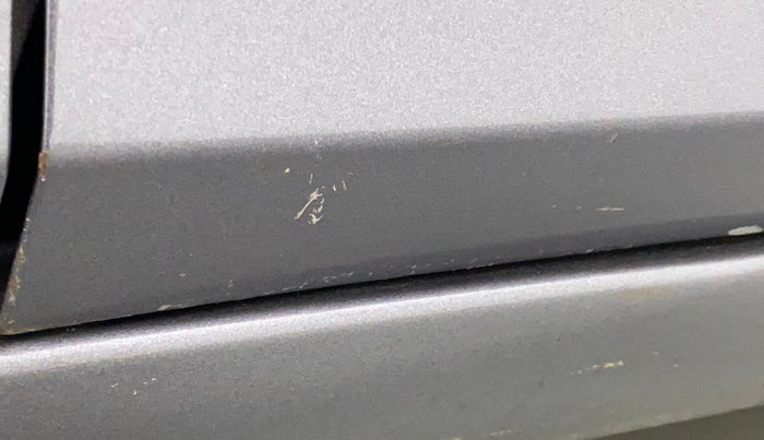 2014 Hyundai Eon SPORTZ, Petrol, Manual, 87,838 km, Driver-side door - Minor scratches