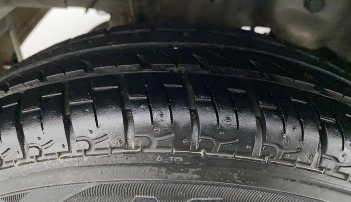 2015 Hyundai Eon ERA +, Petrol, Manual, 15,460 km, Right Rear Tyre Tread
