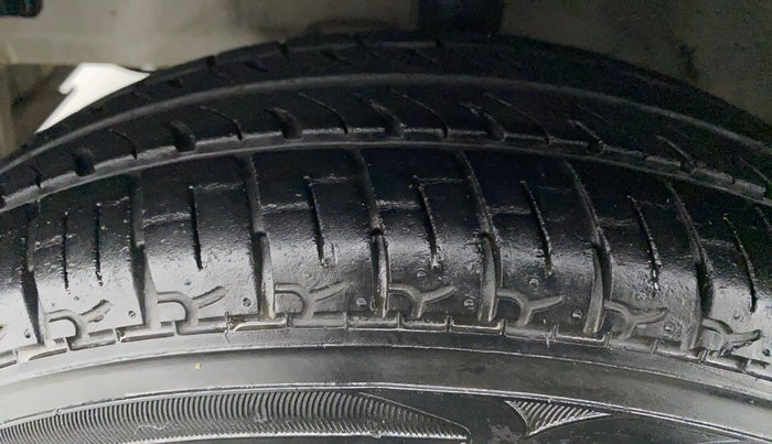 2015 Hyundai Eon ERA +, Petrol, Manual, 15,460 km, Left Front Tyre Tread