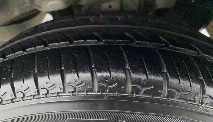 2015 Hyundai Eon ERA +, Petrol, Manual, 15,460 km, Left Rear Tyre Tread