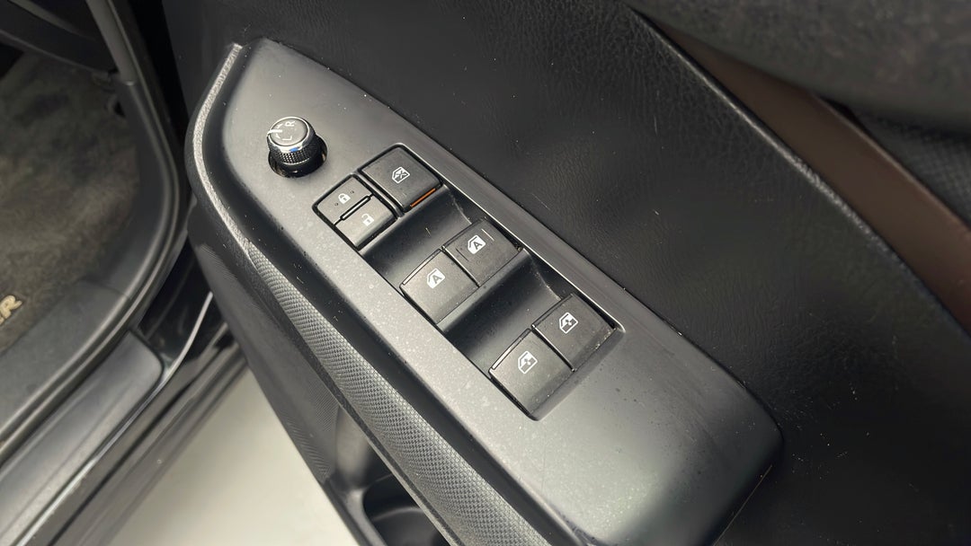 2015 Toyota Kluger Gx (4x2), Automatic, 132063 km, Drivers Side Door Panel Controls