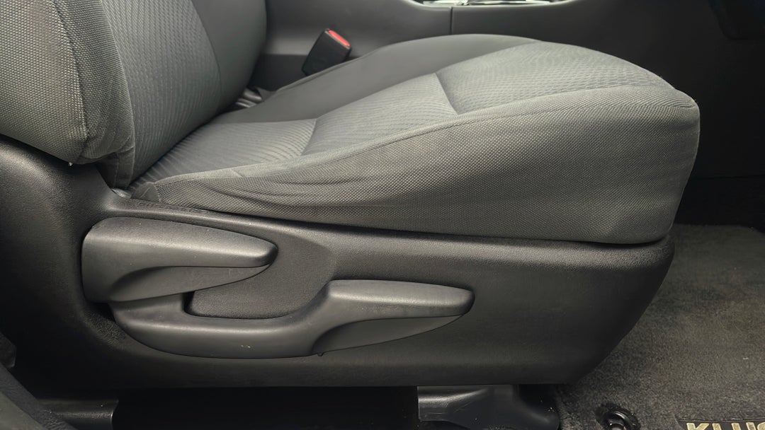 2015 Toyota Kluger Gx (4x2), Automatic, 132063 km, Drivers Side Adjustment Panel