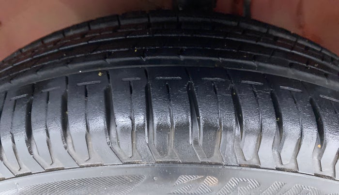 2008 Maruti Wagon R LXI, Petrol, Manual, 56,594 km, Left Front Tyre Tread