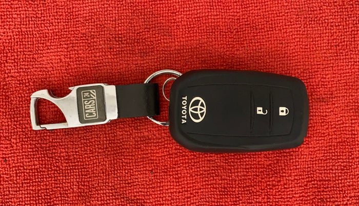 2017 Toyota Innova Crysta 2.8 ZX AT 7 STR, Diesel, Automatic, 99,207 km, Key Close Up