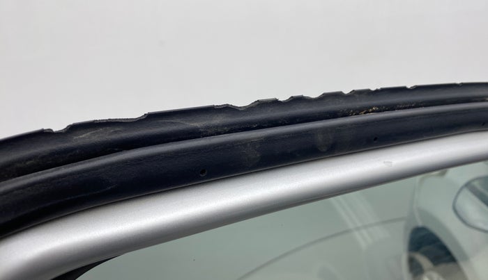 2017 Datsun Go ANNIVERSARY EDITION, CNG, Manual, 61,027 km, Front passenger door - Beading has minor damage