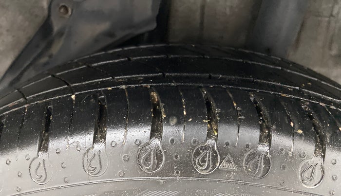 2012 Honda Brio S MT, Petrol, Manual, 98,495 km, Left Rear Tyre Tread