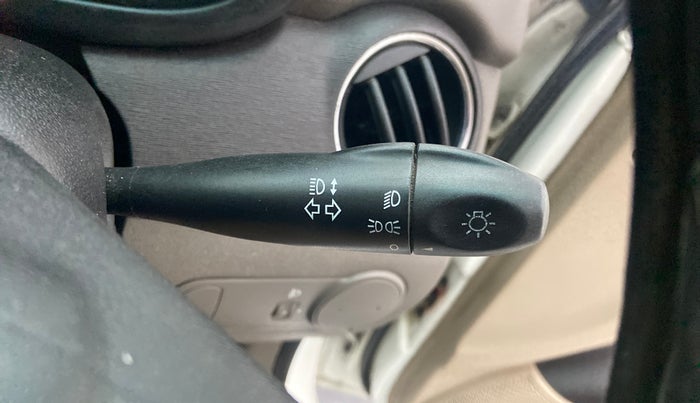 2011 Hyundai i10 SPORTZ 1.2 AT, Petrol, Automatic, 31,168 km, Combination switch - Turn Indicator not functional