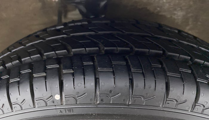 2017 Maruti Alto 800 LXI, Petrol, Manual, 31,710 km, Right Front Tyre Tread