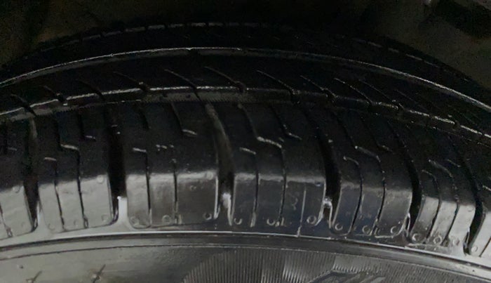 2011 Maruti Swift Dzire VDI, Diesel, Manual, 76,277 km, Right Rear Tyre Tread