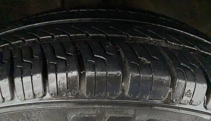 2011 Maruti Swift Dzire VDI, Diesel, Manual, 76,277 km, Right Front Tyre Tread