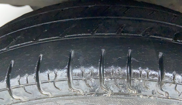 2017 Hyundai Eon ERA +, Petrol, Manual, 39,780 km, Left Front Tyre Tread