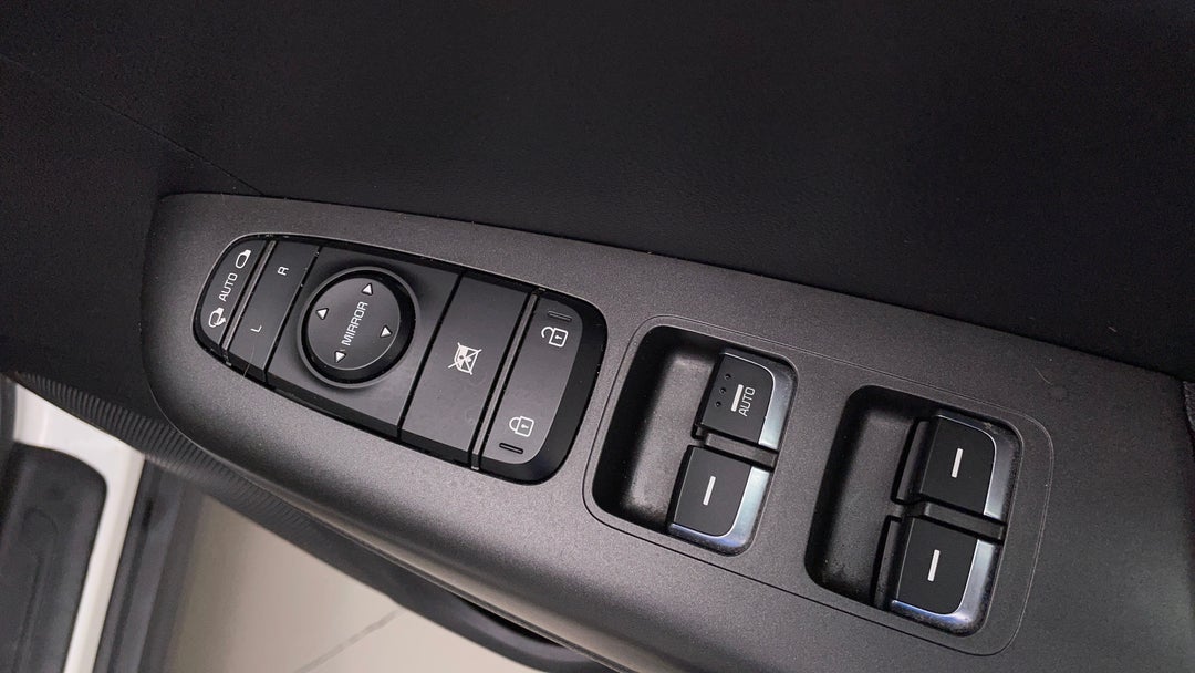 2019 Kia Sportage Si (fwd), Automatic, 134129 km, Drivers Side Door Panel Controls