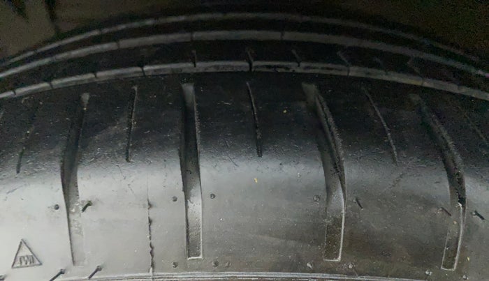 2018 Maruti Ciaz ALPHA  AT 1.5 SHVS PETROL, Petrol, Automatic, 71,928 km, Left Front Tyre Tread