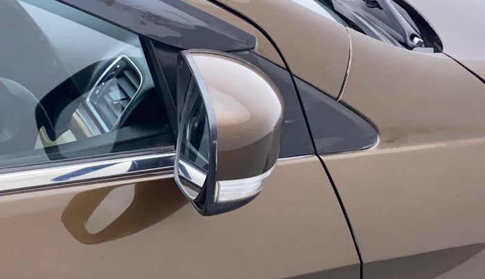 2018 Maruti Ciaz ALPHA  AT 1.5 SHVS PETROL, Petrol, Automatic, 72,149 km, Right rear-view mirror - Minor folding noise