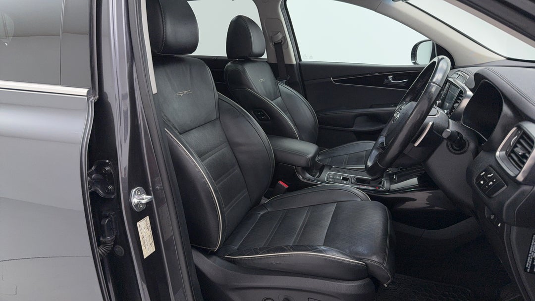 2018 Kia Sorento Gt-line (4x4), Automatic, 144473 km, Right Side Front Door Cabin View