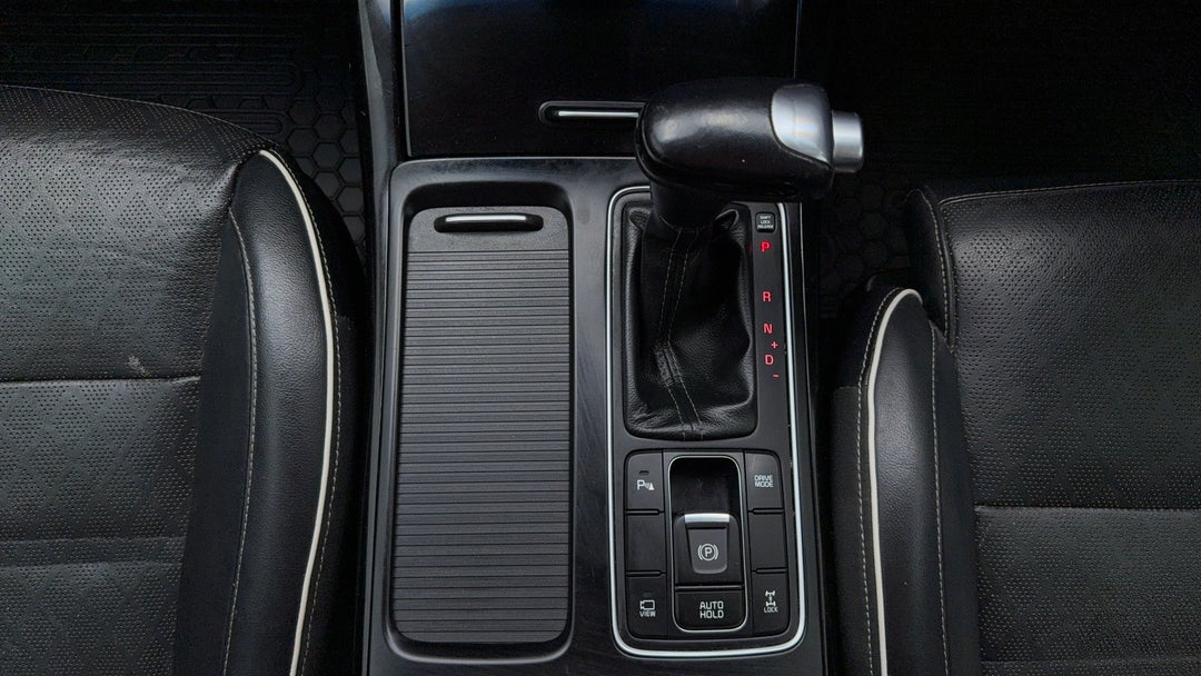 2018 Kia Sorento Gt-line (4x4), Automatic, 144473 km, Gear Lever 