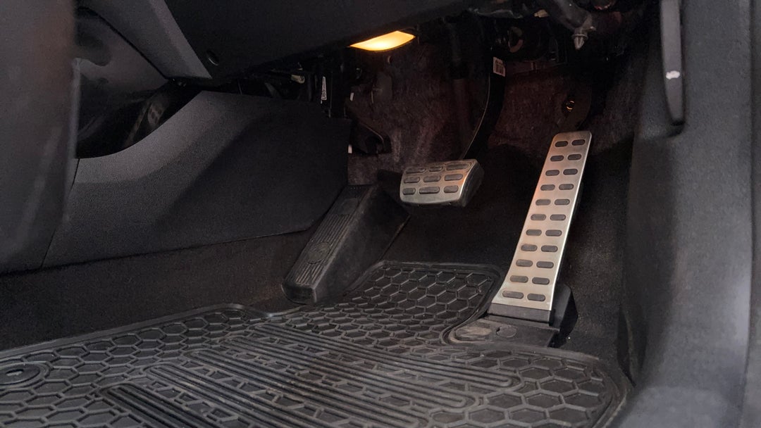 2018 Kia Sorento Gt-line (4x4), Automatic, 144473 km, Pedals and Footmat