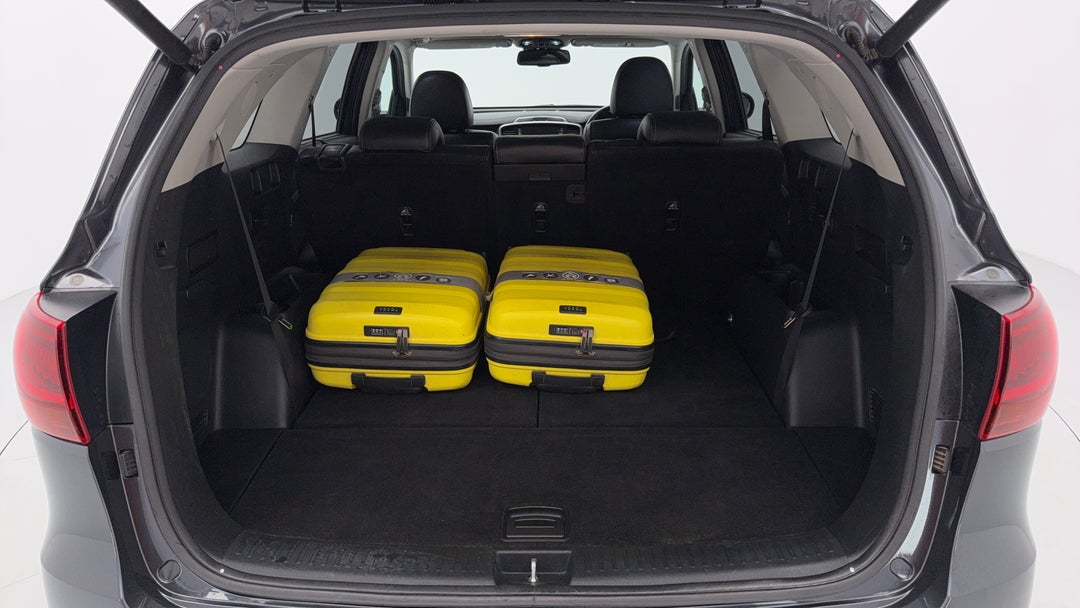 2018 Kia Sorento Gt-line (4x4), Automatic, 144473 km, Boot Inside View with Luggage