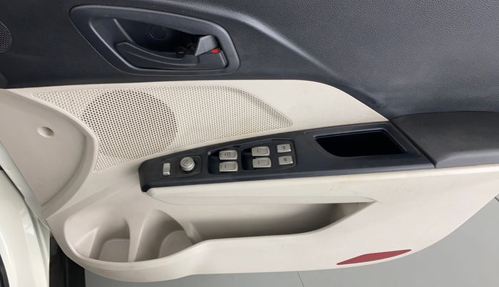 2019 Mahindra XUV300 1.5 W6 MT, Diesel, Manual, 23,583 km, Driver Side Door Panels Control
