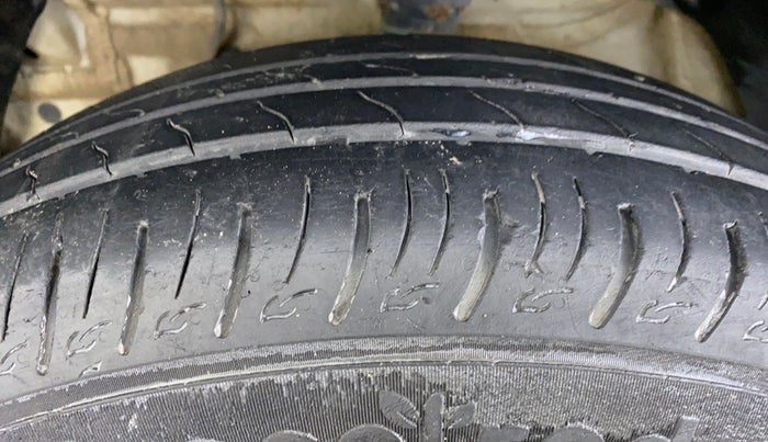 2019 Mahindra XUV300 1.5 W6 MT, Diesel, Manual, 23,583 km, Left Front Tyre Tread