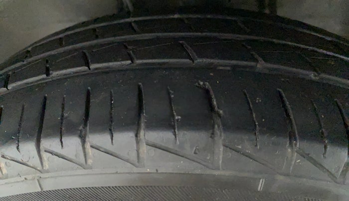 2020 Maruti Alto VXI, Petrol, Manual, 16,501 km, Left Front Tyre Tread