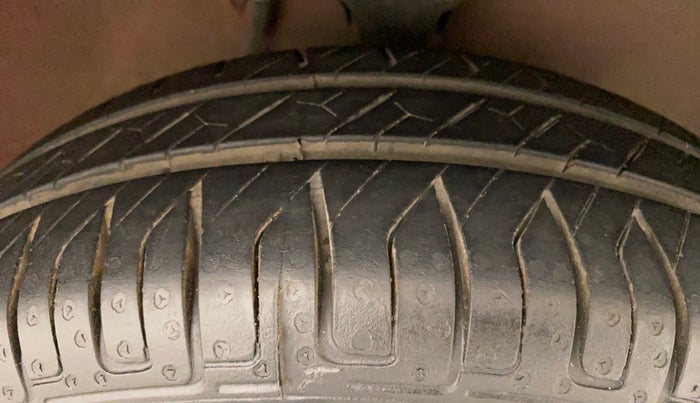 2016 Maruti Alto K10 VXI, Petrol, Manual, 30,181 km, Right Front Tyre Tread