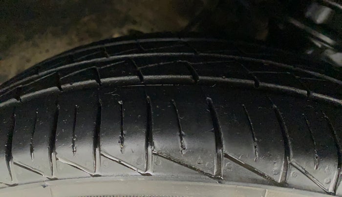 2021 Maruti Alto LXI CNG, CNG, Manual, 27,284 km, Right Front Tyre Tread