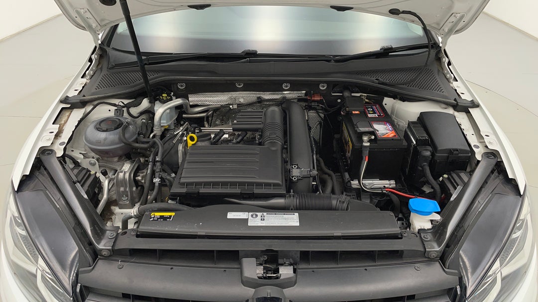 2017 Volkswagen Golf 110 Tsi Highline, Automatic, 97997 km, Open Bonnet (Engine)