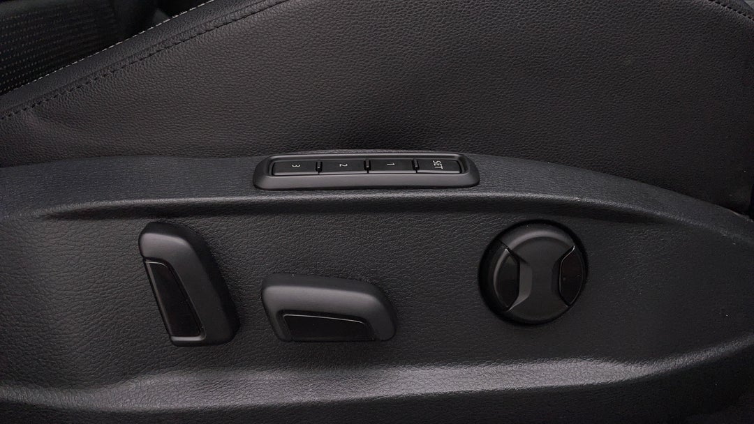 2017 Volkswagen Golf 110 Tsi Highline, Automatic, 97997 km, Drivers Side Adjustment Panel