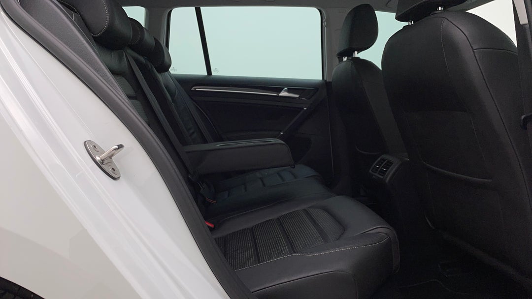 2017 Volkswagen Golf 110 Tsi Highline, Automatic, 97997 km, Right Side Rear Door Cabin View