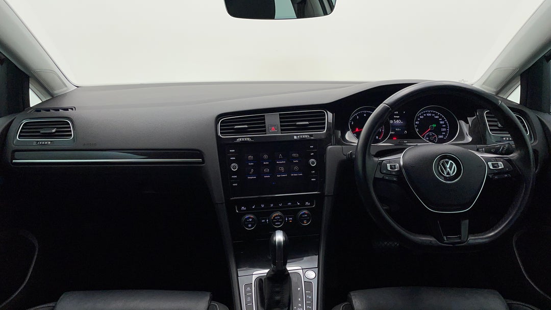 2017 Volkswagen Golf 110 Tsi Highline, Automatic, 97997 km, Dashboard View