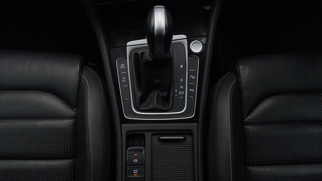 2017 Volkswagen Golf 110 Tsi Highline, Automatic, 97997 km, Gear Lever 