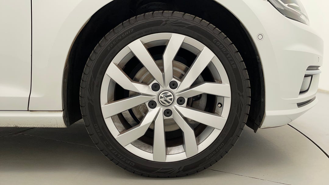 2017 Volkswagen Golf 110 Tsi Highline, Automatic, 97997 km, Right Front Wheel