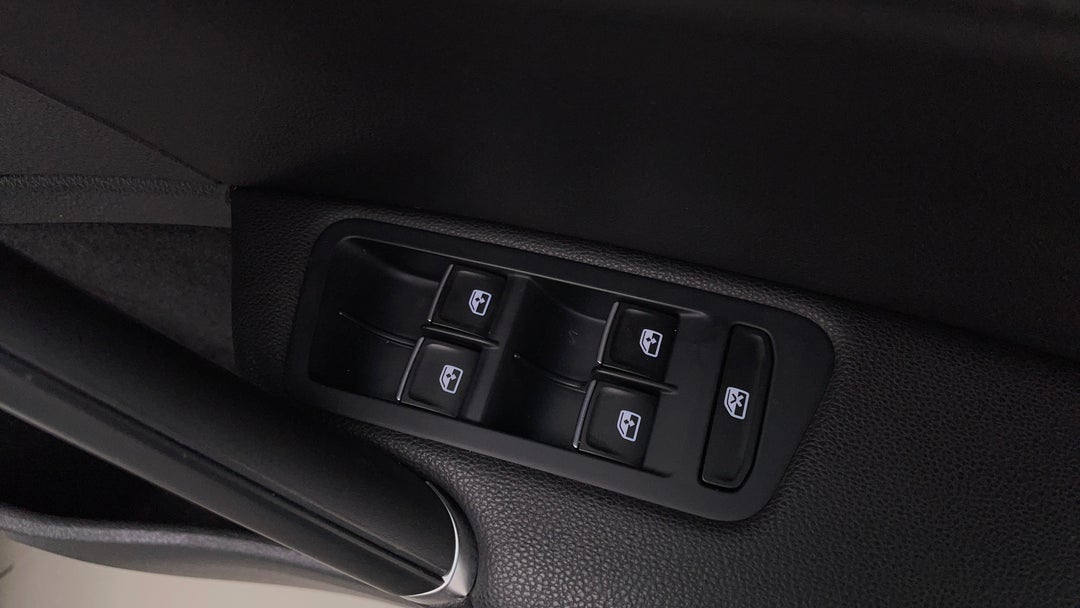 2017 Volkswagen Golf 110 Tsi Highline, Automatic, 97997 km, Drivers Side Door Panel Controls