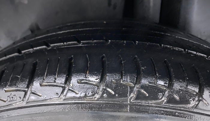 2014 Maruti Ciaz VXI+, Petrol, Manual, 34,726 km, Left Rear Tyre Tread