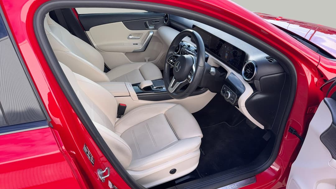 2018 Mercedes-benz A200 A200, Automatic, 76452 km, Right Side Front Door Cabin View