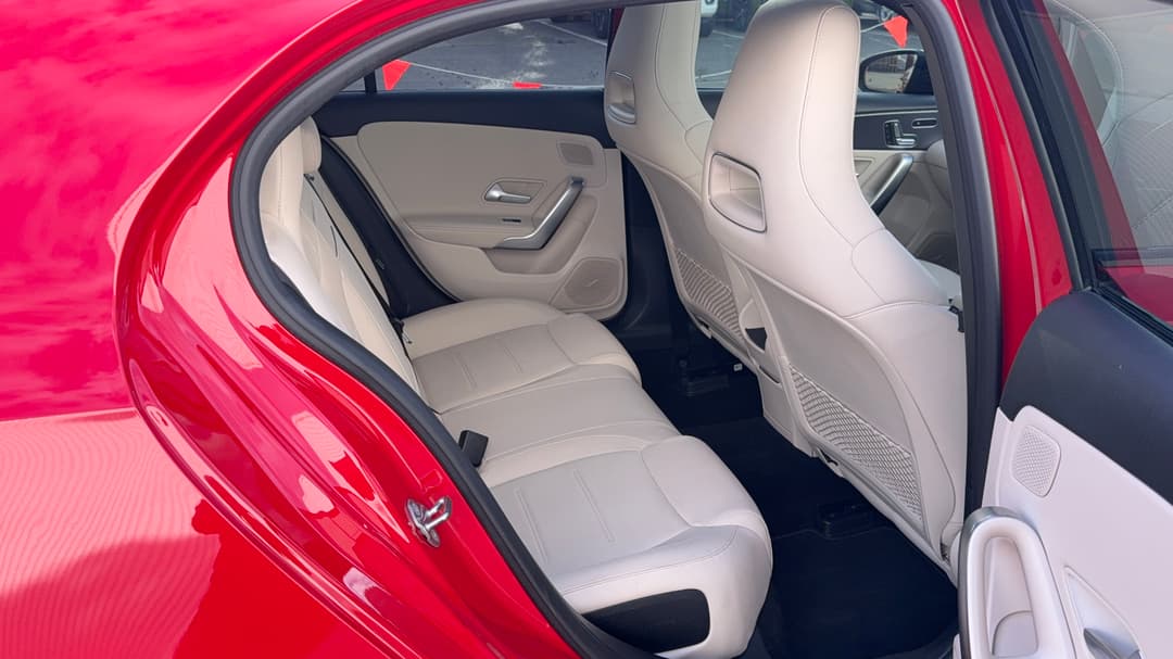 2018 Mercedes-benz A200 A200, Automatic, 76452 km, Right Side Rear Door Cabin View